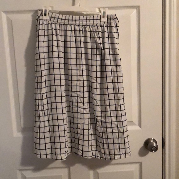 Forever 21 skirt. - Picture 4 of 6